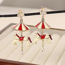 Золотой Серьги-гвоздики с подвесками из латуни и эмали в форме карусели, с прозрачным кубическим цирконием и ракушечным жемчугом, золотые, 50 мм