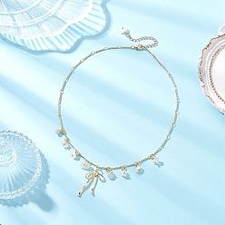 White Moonstone Кулон-бантик из натурального белого лунного камня и латуни, цепочка из латунных звеньев, золотые, 16.02 дюйм (40.7 см)