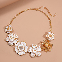 Белый Эмалевые нагрудники из цветочного сплава для женщин, золотые, белые, 20.08 дюйм (51 см)