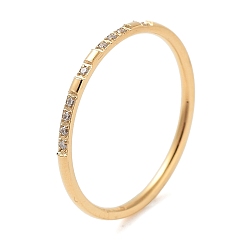 Золотой Ионное покрытие (IP) 304 кольца на палец из нержавеющей стали с микропаве из прозрачного циркония, простые кольца для женщин, золотые, размер США 7 (17.3 мм)
