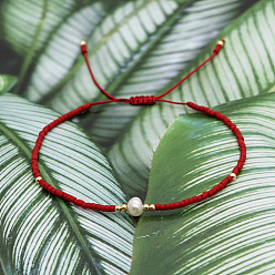 Красный Регулируемые браслеты из плетеного бисера и стеклянных бусин для женщин, с натуральным пресноводным жемчугом и латунью, красные, 11.02 дюйм (28 см)