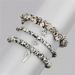 Далматинских Джаспер 3 Браслеты из сплава и бусин из натуральной далматинской яшмы с подвесками, эластичные браслеты для женщин, лист, луна и звезда, 7.48 дюйм (19 см)