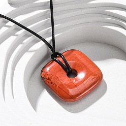 Красный Камень Квадратные подвески из натуральной красной яшмы, черные шнуры из искусственной кожи, 27.24 дюйм (69.2 см)