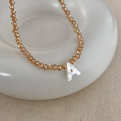 Letter A Подвеска с инициалом из натуральной ракушки, ожерелья с подвеской из стеклянных бусин, с латунными концевыми цепями, золотые, темно-золотистые, буква a, 13.98 дюйм (35.5 см)