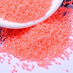 (DB1856) Окрашенный Фламинговый с Шелковым Внутри Бусины miyuki delica, цилиндр, японский бисер, 11/0, (дБ 1856) шелк внутри окрашенного фламинго, 1.3x1.6 мм, отверстие : 0.8 мм, Около 100000 шт / 500 г