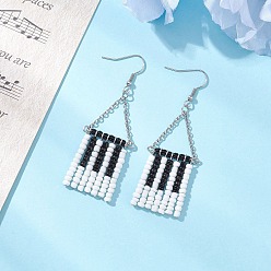 Белый Серьги-подвески из стеклянных бусин ручной работы, прямоугольные, платина, белые, 74x25.5 мм