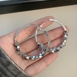 Платина Серьги-кольца из сплава с кристаллами и стразами, платина, 45x43 мм