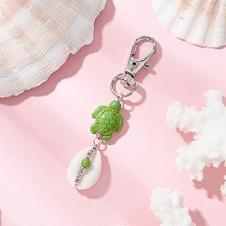 Зеленый лайм Подвески из натуральных ракушек каури, с синтетическими бирюзовыми бусинами в виде черепахи и поворотными карабинами из сплава для украшения сумок, зеленый лайм, 72~77 мм, Кулон : 45~48x14x10 мм, застежка : 31x12.5x5 mm