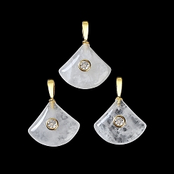 Cristal de cuarzo Colgantes de cristal de cuarzo naturales, con detalles de latón dorado micro pavé de circonita cúbica transparente, dije en forma de abanico, 26~27.5x20~20.5x7.5~8 mm, agujero: 5x3 mm