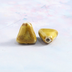 Желтый Фарфоровые бусины ручной работы, для украшения браслетов/ожерельев и материалов для поделок, треугольные, желтые, 16x15.5x8.5 мм, отверстие : 2.5 мм