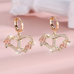 Letter I Серьги-кольца из латуни с микропаве и прозрачным кубическим цирконием в форме сердца, золотые, Буква "i", 34x20 мм