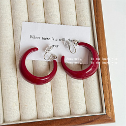 Малиновый Серьги-клипсы из смолы, c-образный, платина, малиновый, 40x40 мм