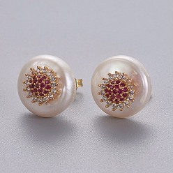 Tief rosa Natürliche Perle Ohrstecker, mit Messing micro pave Zirkonia Zubehör, flach rund mit Blume, langlebig überzogen, mit Ohrmuttern, golden, tief rosa, 14~14.5 mm, Stift: 0.8 mm