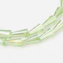 Hellgrün Galvanisieren Glaskegel Perle Stränge, ab Farbe plattiert, hellgrün, 14~16x7~8x7 mm, Bohrung: 1 mm, ca. 49~50 Stk. / Strang, 28.5 Zoll