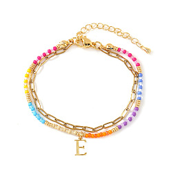 Letter E 304 Браслеты из нержавеющей стали с подвесками в виде букв, двухслойные, Эластичные браслеты из смоляных бусин для женщин, золотые, Письмо E, 6.50 дюйм (16.5 см) ~ 6.69 дюйм (17 см)