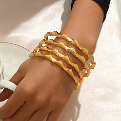 Золотой 4шт. элегантный волнистый браслет из цинкового сплава для женщин, золотые, внутренний диаметр: 2-1/2 дюйм (6.5 см)