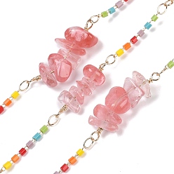 Вишневый Кварц Латунные цепные цепи, со стеклянными бусинами и синтетическими бусинами из вишневого кварца, долговечный, пайки, с катушкой, золотые, 2x2 мм, около 16.40 футов (5 м) / рулон