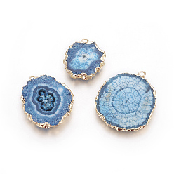 Стально-синий Подвески из натурального окрашенного кварца, солнечный кварц, с позолоченными краями из латуни, плоско-круглые, стальной синий, 25~42x22~23x4~6 мм, отверстие : 2.5 мм