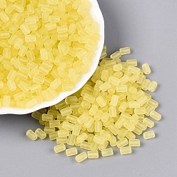 Kaki Clair Perles de rocaille en verre transparent dépoli fgb, colonne, trou rond, teint et cœur, kaki clair, 5~6.5x3~4mm, Trou: 0.7~0.9mm, environ 4500 pcs / livre
