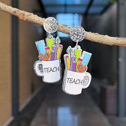 Серебро Серьги-гвоздики с акриловыми блестками и пудрой, кепка с карандашом, ножницами и линейкой, серебряные, 51x20 мм