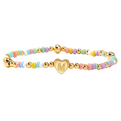 Letter M Pulseras elásticas de verano de acero inoxidable con letras en forma de corazón y cuentas de vidrio de colores para mujer., dorado, letra m, 6.89 pulgada (17.5 cm)