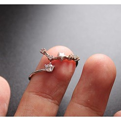 Рак Двенадцать колец-манжет с микропаве из латуни с кубическим цирконием, платина, рак, внутренний диаметр: регулируемый