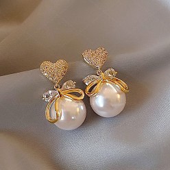 Золотой Серьги-гвоздики в форме сердца с бантиком, украшенные стразами, в стиле Дня святого Валентина, с пластиковыми бусинами из искусственного жемчуга, золотые, 31x15 мм