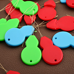 Other Plants Латунная швейная игла устройства нитевдеватель инструмент нитенаправитель, с пластиковой фурнитурой, разноцветные, выкройка калебаса, 50 мм