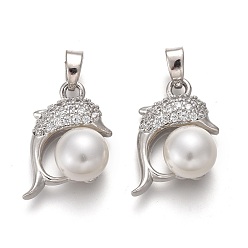 Платина Латунные микропаве прозрачные подвески с фианитом, с белыми акриловыми бусинами и защелками на дужках, форма дельфина, платина, 19.5x12x7 мм, отверстие : 5x3 мм