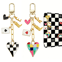 Color mezclado 2 piezas 2 decoraciones colgantes de esmalte de aleación de colores, con cadenas de clip de hierro, con cierres giratorios, dorado, bota con carta de juego y corazón, color mezclado, 113 mm, 1 pc / color