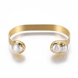 Золотой Латунь манжеты браслеты, с натуральной жемчужиной, золотые, 1-5/8 дюйм ~ 1-3/4 дюйм x 2-5/8 дюйм ~ 2-7/8 дюйм (4~4.5x6.8~7.3 см)