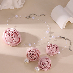 Pink Комплект из ожерелья с подвеской из розовой ткани и пластиковых жемчужных бусин, сережек-гвоздиков и браслетов с подвесками, платина, розовые, 360 мм