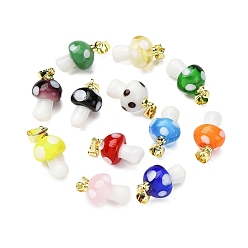 (52) Непрозрачная лаванда Подвески лэмпворк ручной работы, гриб, с реечной накладкой из латуни с золотистым напылением, долговечный, золотые, разноцветные, 16~17x9.5~10.5 мм, отверстие : 4.5x3.5 мм