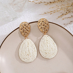 Белый Серьги-гвоздики из рафии и железа в богемном стиле, слеза, золотые, белые, 65x29 мм