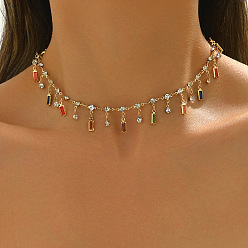 Золотой Женские колье-чокеры из латуни с разноцветными стразами и радужной прямоугольной кисточкой., золотые, 14.96 дюйм (38 см)