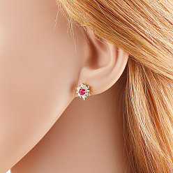 Светло-Вишневый Серьги-гвоздики из латуни и кубического циркония, цветок, золотые, светло-вишневый, 11 мм