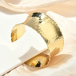 Настоящее золото 18K Латунь манжеты браслеты для женщин, долговечный, без кадмия и без свинца, текстура, реальный 18 k позолоченный, 1-1/8 дюйм (3 см), внутренний диаметр: 2-1/4 дюйм (5.7 см)