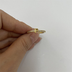 Letter F Кольца из латуни с микропаве, прозрачные кольца с кубическим цирконием, реальный 14 k позолоченный, Буква F, внутренний диаметр: 20 мм