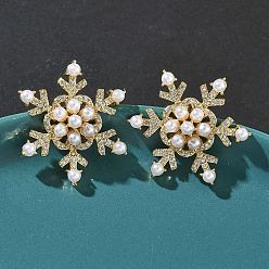 Настоящее золото 18K Серьги-гвоздики из латуни с микропаве из кубических цирконий в форме снежинки, с пластиковой жемчужины, стойки покрытие, долговечный, без кадмия и без свинца, реальный 18 k позолоченный, 28x24 мм