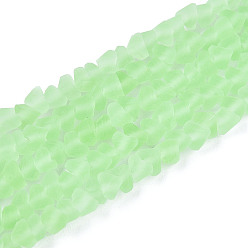 Бледно-Зеленый Матовые прозрачные стеклянные бусины, треугольные, бледно-зеленый, 3~3.5x4~4.5x4~4.5 мм, отверстие : 0.8 мм, около 121~131 шт / нитка, 14.37~15.35 дюйм (36.5~39 см)