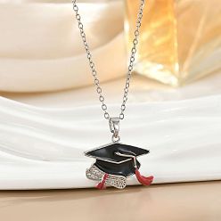 Платина Школьная латунная подвеска в виде выпускной шапки с микропаве из прозрачного кубического циркония и эмалью черного цвета, платина, 17.72 дюйм (45 см), удлинитель 50мм, Кулон : 20 мм