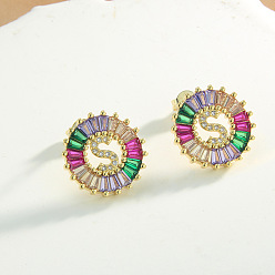 Letter S Серьги-гвоздики из латуни с разноцветными кубическими цирконами, плоско-круглые, золотые, Письмо с, 16x16 мм