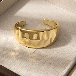 Золотой Текстурированные пластиковые браслеты-манжеты для женщин, золотые, внутренний диаметр: 2.56 дюйм (6.5 см)