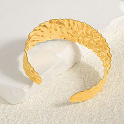 Настоящее золото 18K Текстурированные женские браслеты-манжеты 304 из нержавеющей стали, реальный 18 k позолоченный, внутренний диаметр: 2-1/4 дюйм (5.6 см)