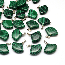 Малахит Покрашенные веером синтетические малахитовые подвески, с латунной фурнитурой платинового цвета, 20~21x21~22x5~6 мм, отверстие : 2x7 мм