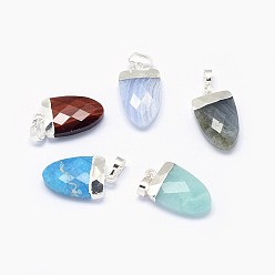 Смешанные камни Природные и синтетические смешанные каменные подвески, с длинными латунными накладками, граненые, ножны, серебряный цвет гальваническим, 18~19x11x5 мм, отверстие : 4x6 мм