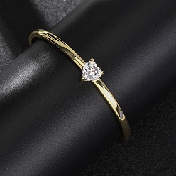 Сердце Браслеты-манжеты из латуни с прозрачными кубическими циркониями, геометрический дизайн., реальный 18 k позолоченный, без свинца и без кадмия, долговечный, стойки покрытие, сердце, внутренний диаметр: 2.36x2.09 дюйм (6x5.3 см), Поверхность: 10x8 мм