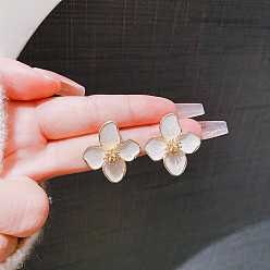 (404) Непрозрачное AB Кислое яблоко Серьги-гвоздики из сплава эмали с латунными штифтами, цветок, золотые, цветочный белый, 26x26 мм