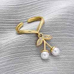 Белый Открытые манжеты из латуни с микропаве и цирконием для женщин, вишня, с пластмассовой жемчужиной abs, стойки покрытие, прочное покрытие, без кадмия и без свинца, реальный 18 k позолоченный, белые, 19x14 мм, размер США 7 1/2 (17.7 мм)