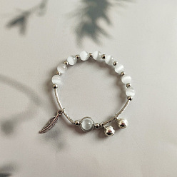 Белый Браслеты из круглого бисера «кошачий глаз», браслеты с подвесками из сплава и перьев для женщин, платина, белые, 2-3/8 дюйм (6 см)